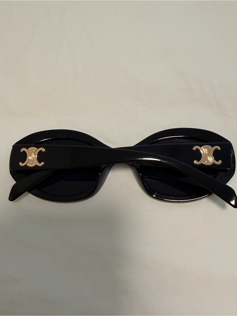 Designer Inspired Classic Black Oval Women's Sunglasses - Picture 2 of 2